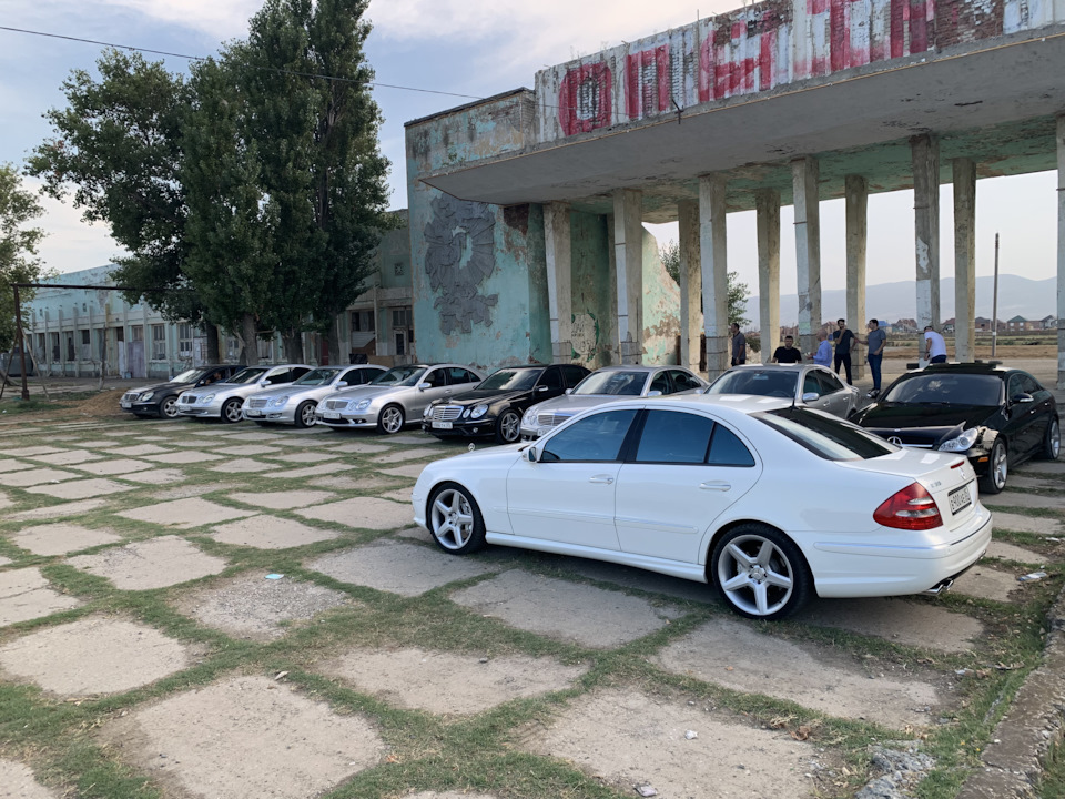 Фото в бортжурнале Mercedes-Benz E-Class (W211)
