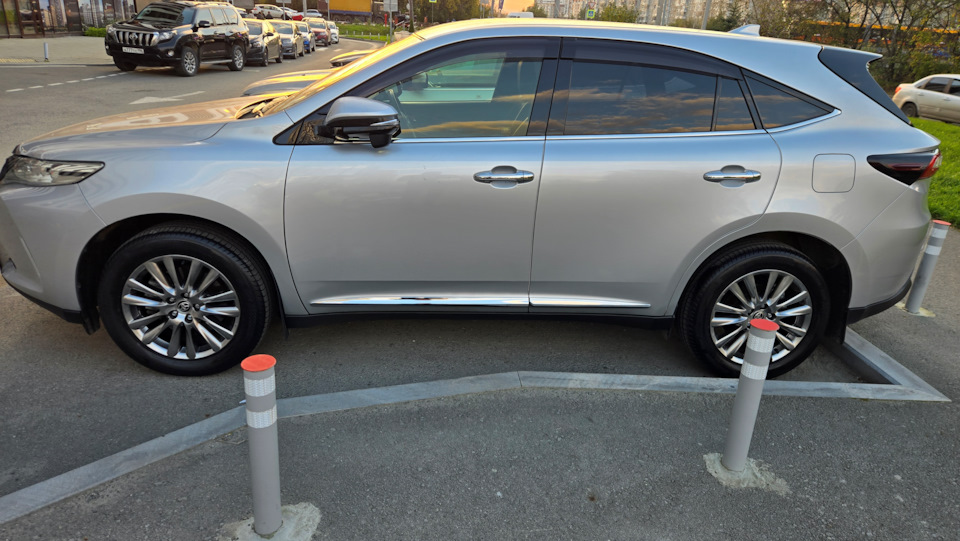 Фото в бортжурнале Toyota Harrier (3G)