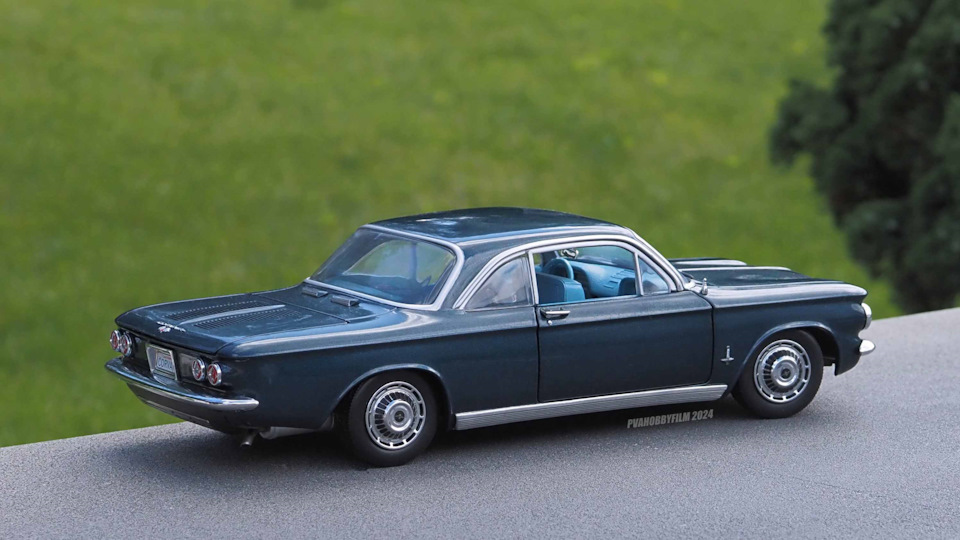 1/18 Chevrolet Corvair, 1963 (Sun Star #1482) & 1961 (Premium-X