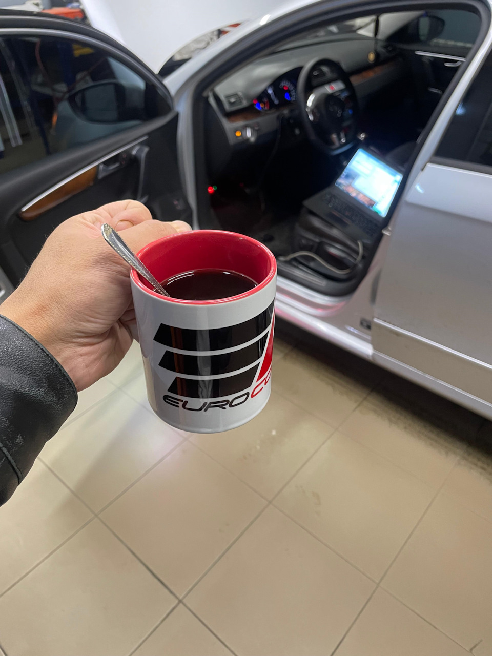 А пока заливаются файлы, можно и кофейку бахнуть) — Volkswagen Passat Variant (B6)