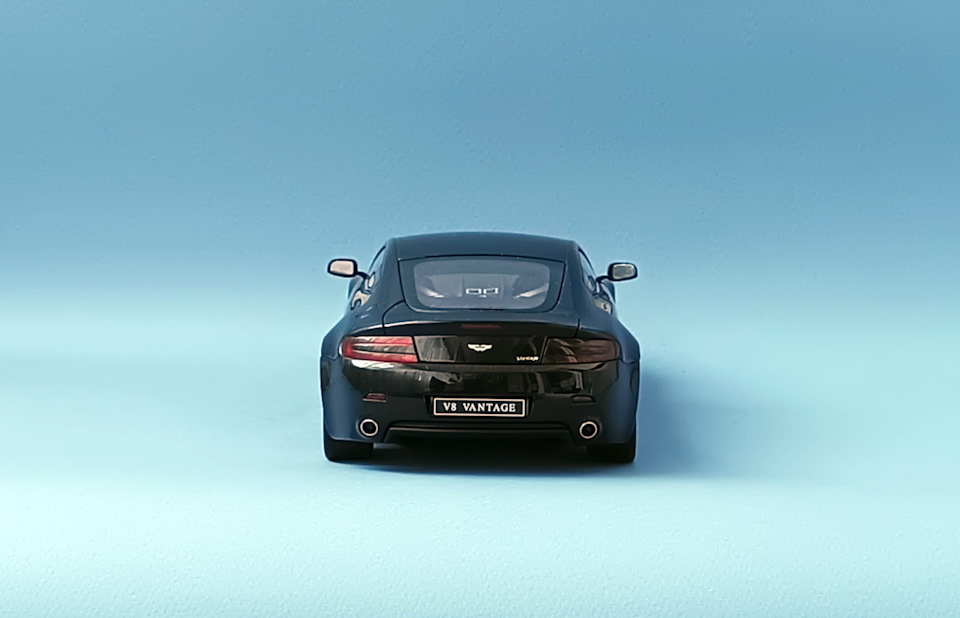 Aston Martin V8 Vantage. Auto Art, M1-18, diecast. — Сообщество