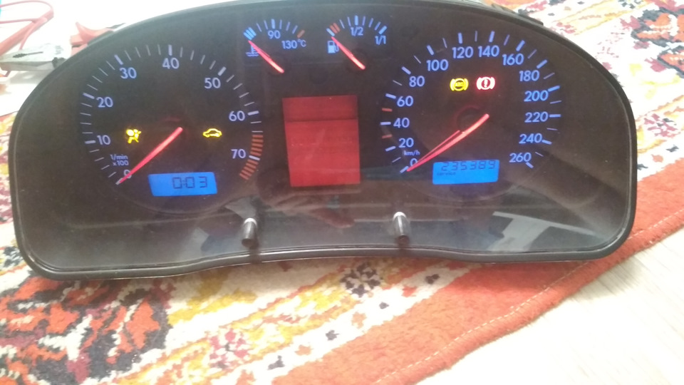 3B0919890J до замены дисплея — Volkswagen Passat B5. Запчасти на фото: 3B0919890J