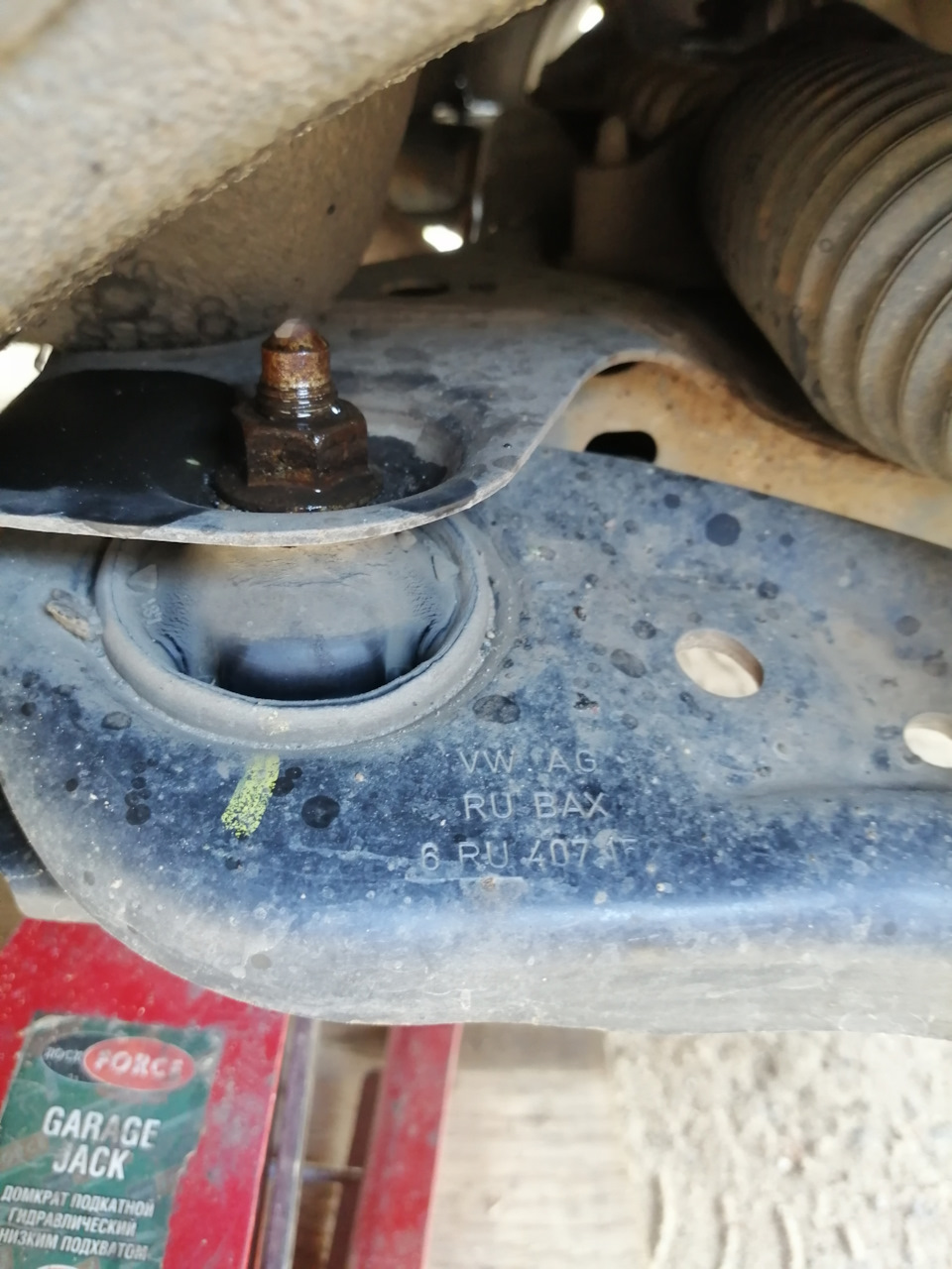 Фото в бортжурнале Volkswagen Polo Sedan. Запчасти на фото: RU207