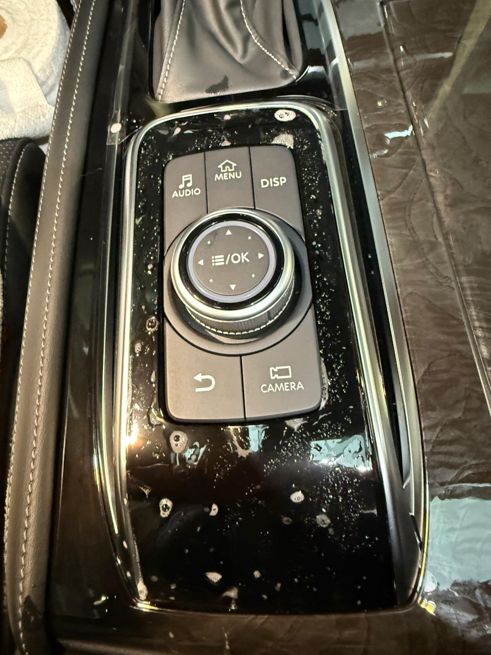 Фото в бортжурнале Infiniti QX80 (1G)