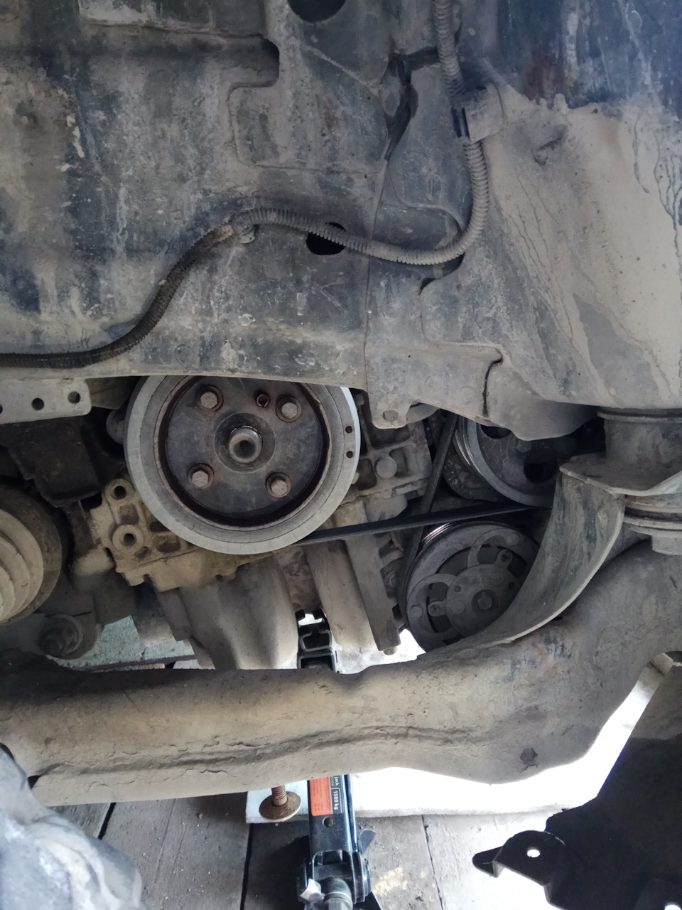 гайка куда-то делась. М22х1,5 — Ford S-Max (1G). Запчасти на фото: CA1500
