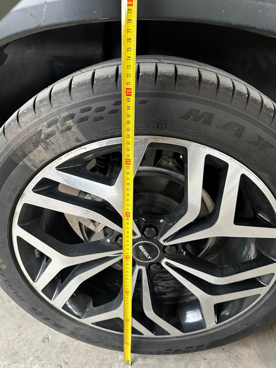 Зад после — Geely Monjaro