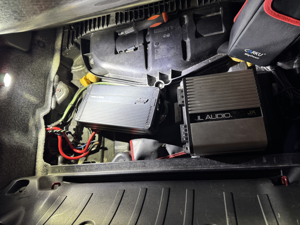 Возвращение блудного попугая JL Audio JX500-1/D — BMW 3 series