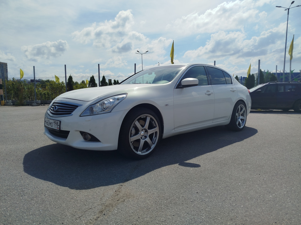 Фото в бортжурнале Infiniti G37