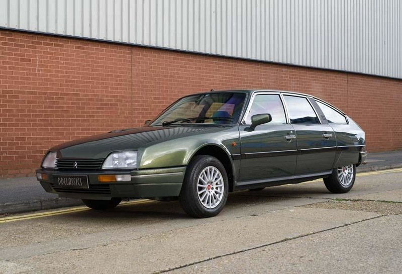 Citroën CX25 GTi (1988) CX, выпущенный летом 1974 года, с гордостью бьіл представлен как Citroën класса люкс. Благодаря переднеприводной трансмиссии и гидропневматической подвеске, она была признана Автомобилем года в 1975 году, награда, заработанная благодаря таланту ее создателей. Роберт Опрон, который разработал GS, подчеркивал его плавносить и аэродинамичность внешних линий. Особенностью CX являлось удивительное изогнутое ветровое стекло, а также багажник без задней двери, несмотря на форму хэтчбека. Мишель Харман также удивил стилем интерьера, создав панель управления, которая позволяла управлять авто не отрывая рук от руля. Многие версии CX успешо продавались (около 1,2 миллиона CX за 16 лет производства). С появлением Citroën XM в 1989 году, CX отправился на пенсию в 1991 году. — Honda Clarity