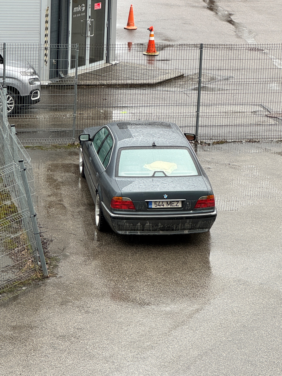 Photo from the logbook BMW 7 series (E38)