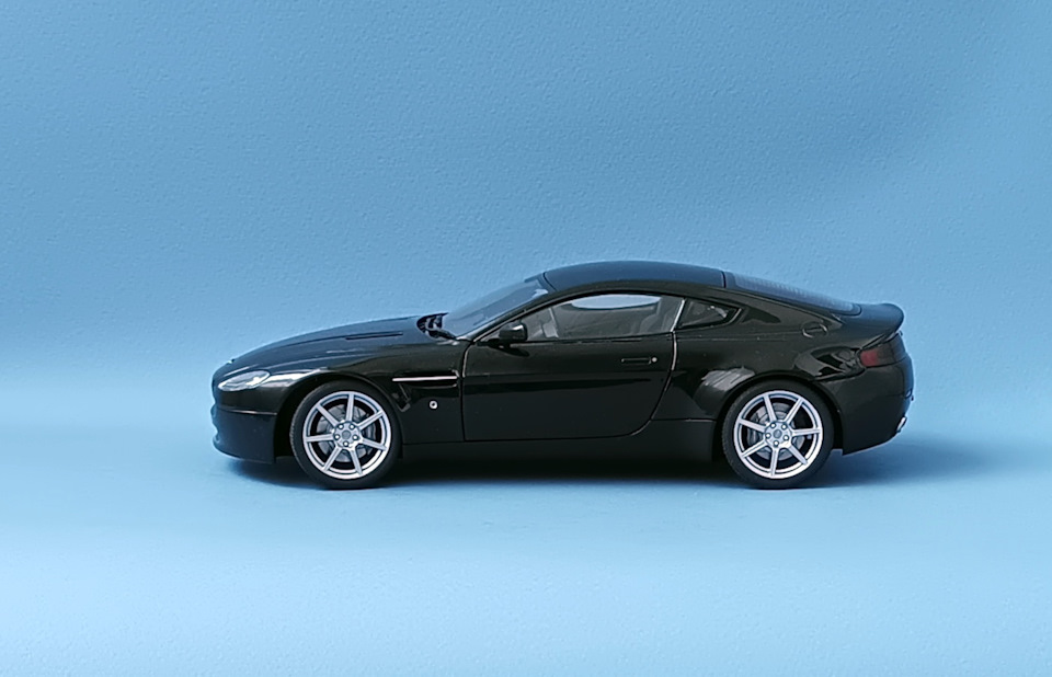 Aston Martin V8 Vantage. Auto Art, M1-18, diecast. — Сообщество