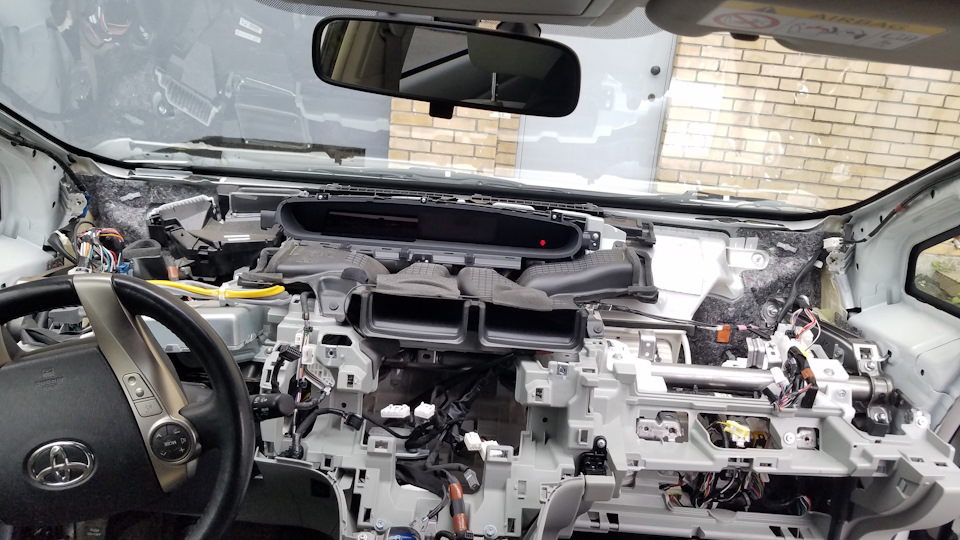 Фото в бортжурнале Toyota Prius Plug-in Hybrid (1G)