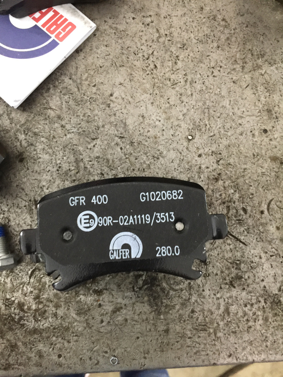 Колодка новая — Volkswagen Passat B6. Запчасти на фото: G1020682