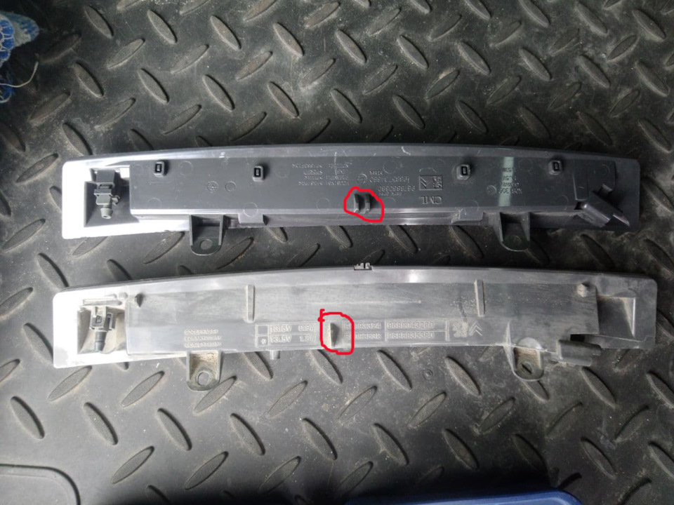 и видим отличия лишь в расположении центрирующего — Citroen C5 (2G)