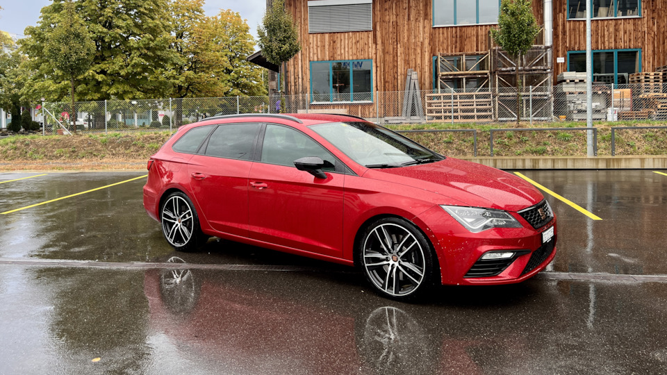 SEAT Leon Cupra Airlines ツ