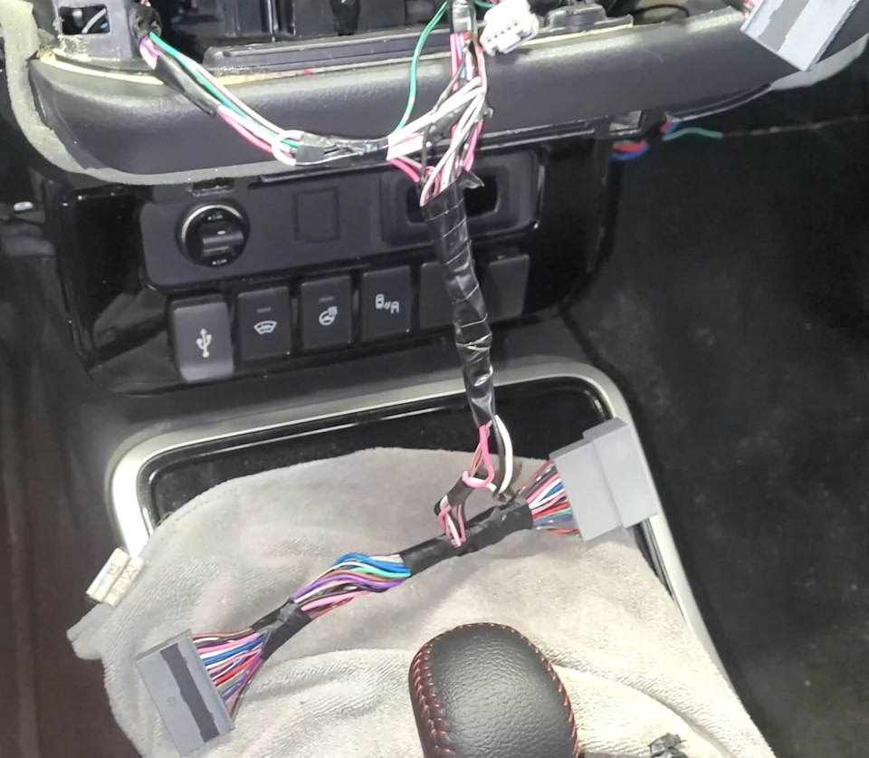 Фото — в авто — Mitsubishi Outlander (3G)