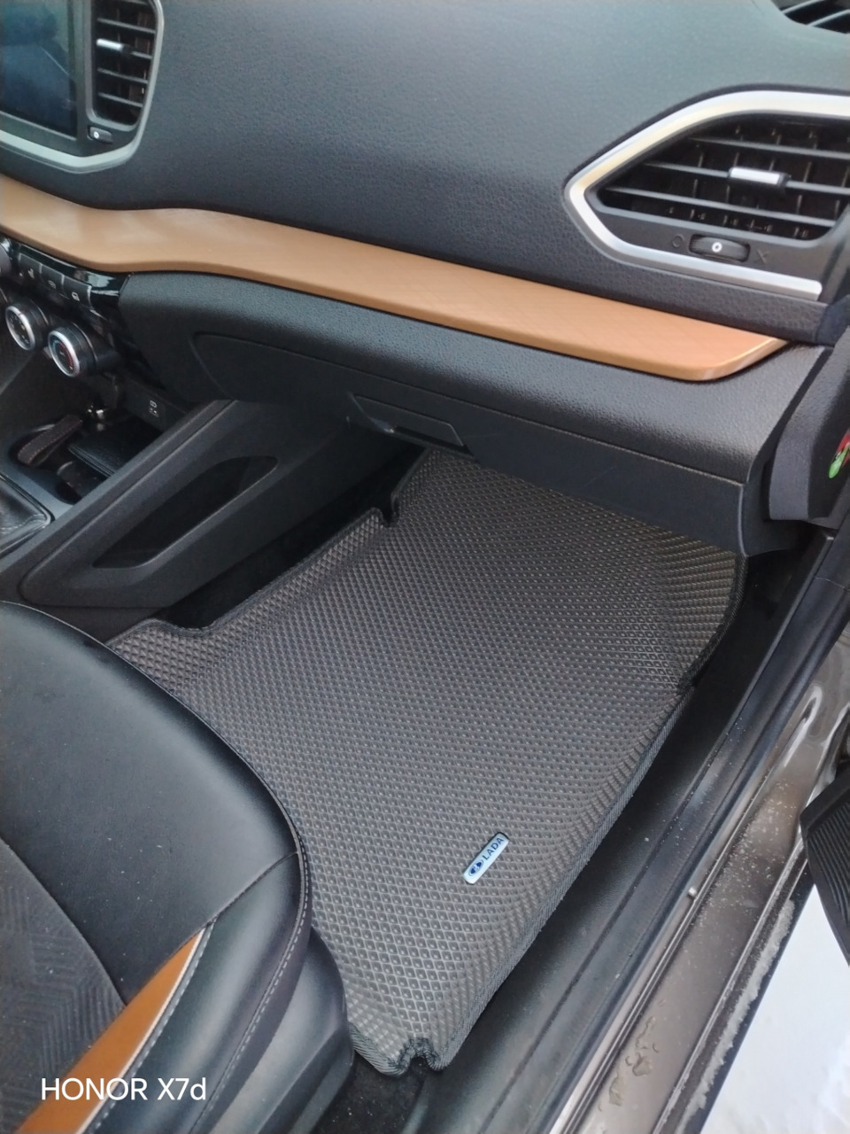 Photo from the logbook Lada Vesta SW Cross (NG)