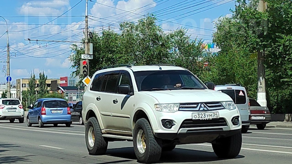 Mitsubishi Pajero Sport Т-323М