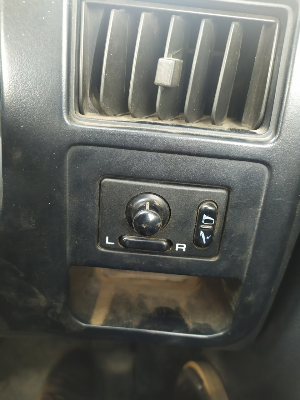 Фото в бортжурнале Nissan Wingroad (Y10)