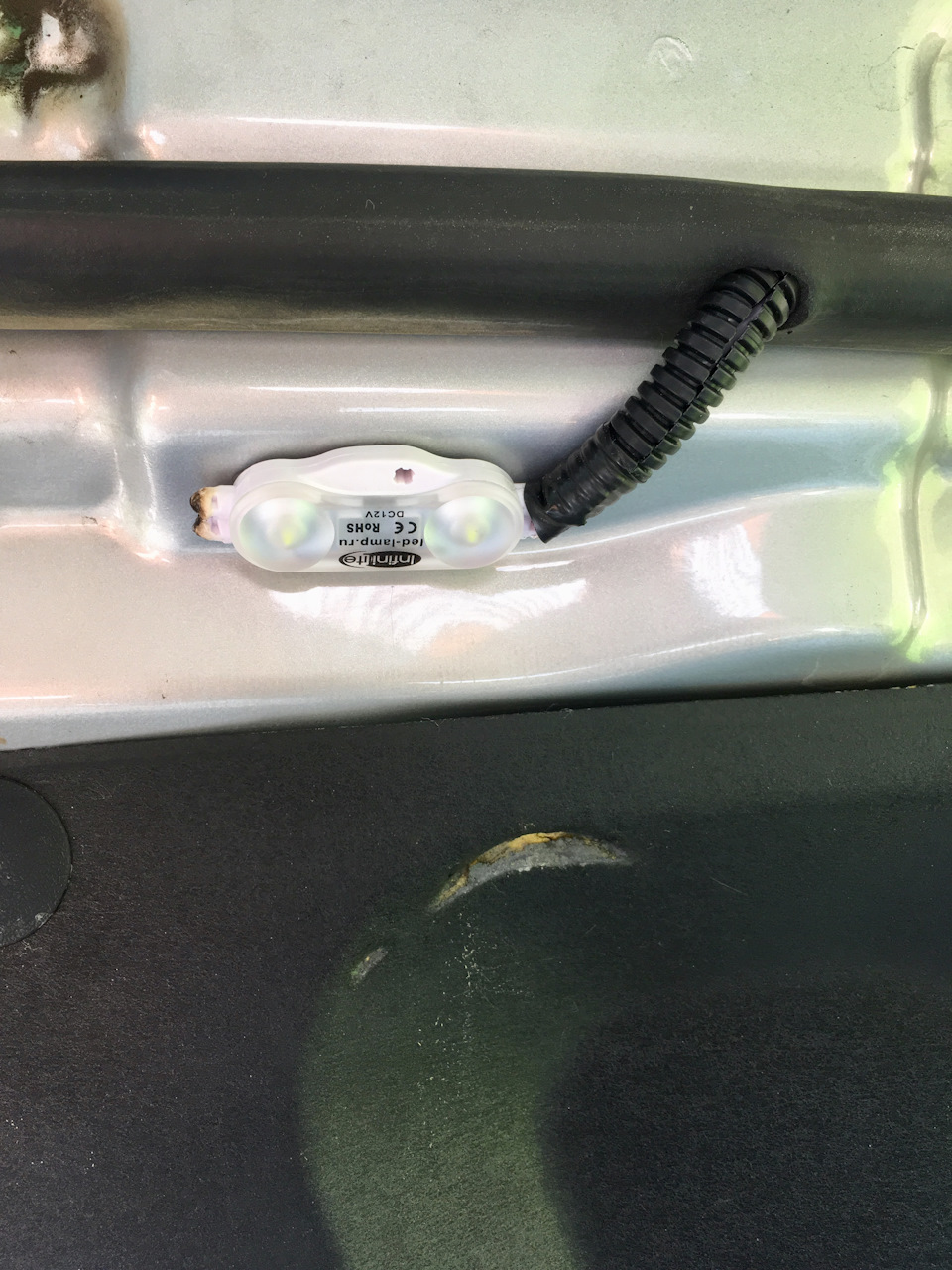 Вот таким образом я его приклеил — Hyundai Sonata IV (EF)