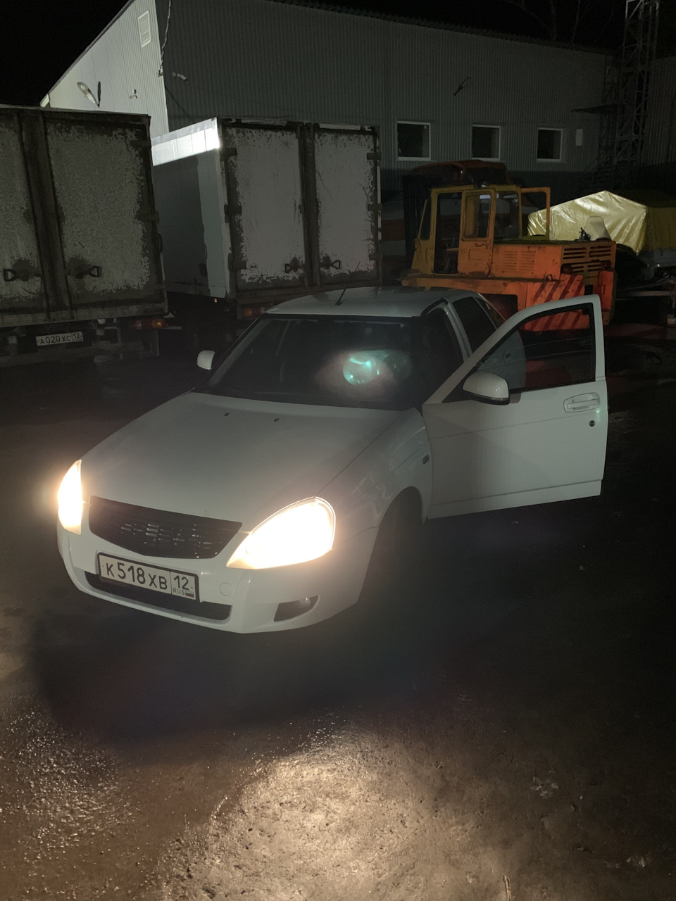 1 — Lada Приора хэтчбек