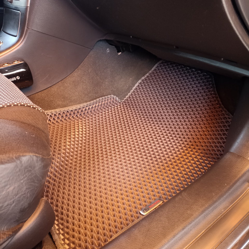 Фото в бортжурнале Toyota Avensis II