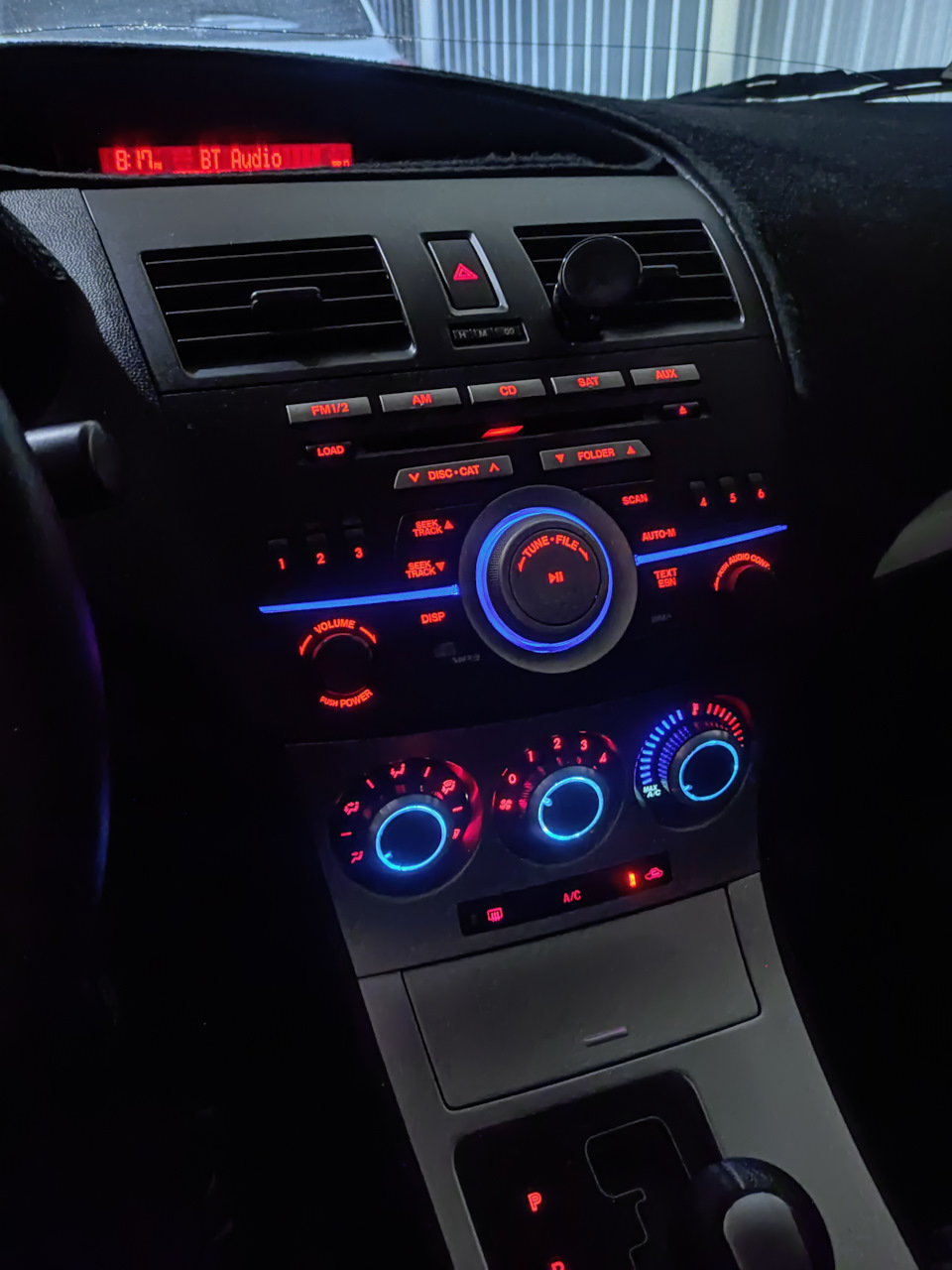 Вот так выглядит вечером — Mazda 3 (2G) BL