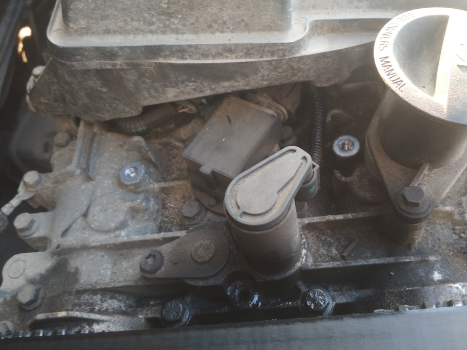 Здесь верхняя точка, где вижу масло — Volvo S40 (2G)