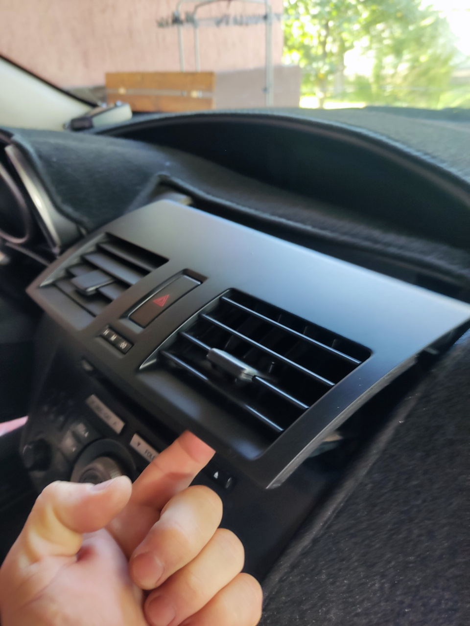 Сдергиваем воздуховоды. — Mazda 3 (2G) BL