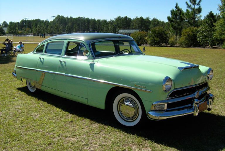 Hudson Hornet (1951–1954) Хадсон является одним из менее известных производителей Детройта. Модель Hornet, однако, воплощает стиль «ванны» (bathtub) и занимает историческое место благодаря своей значительной роли в гонках серийных автомобилей. — Honda Clarity