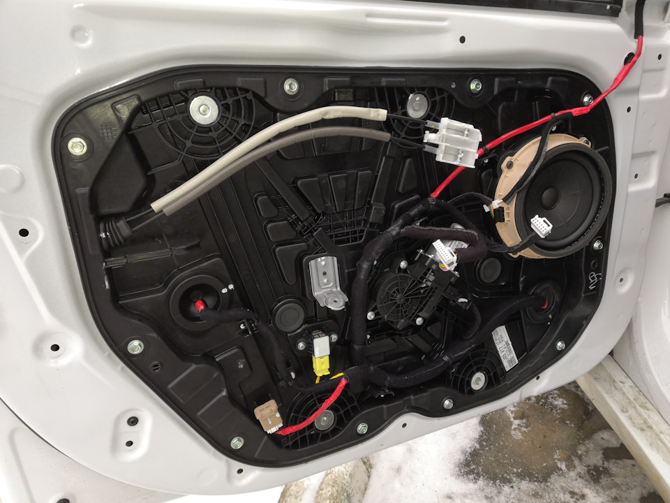 Внутренняя панель передней двери — Hyundai Ioniq Electro