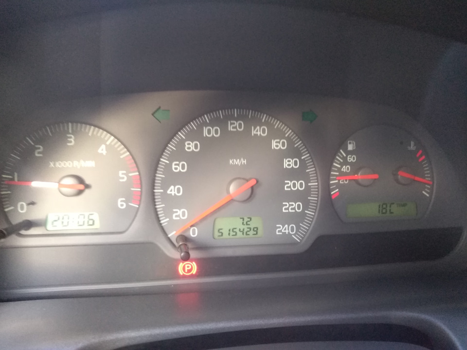 Лямпачка болей не свецiць — Volvo V40 (1G)