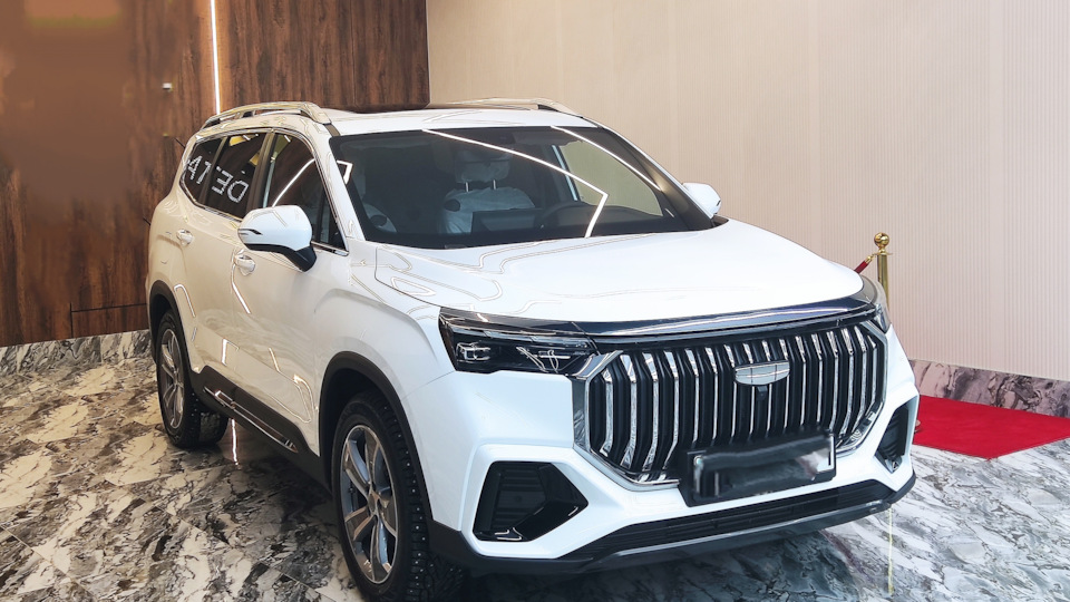Geely Okavango Белый холодильник