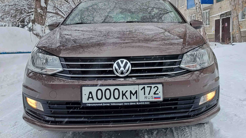 Volkswagen Polo Sedan die Schokolade