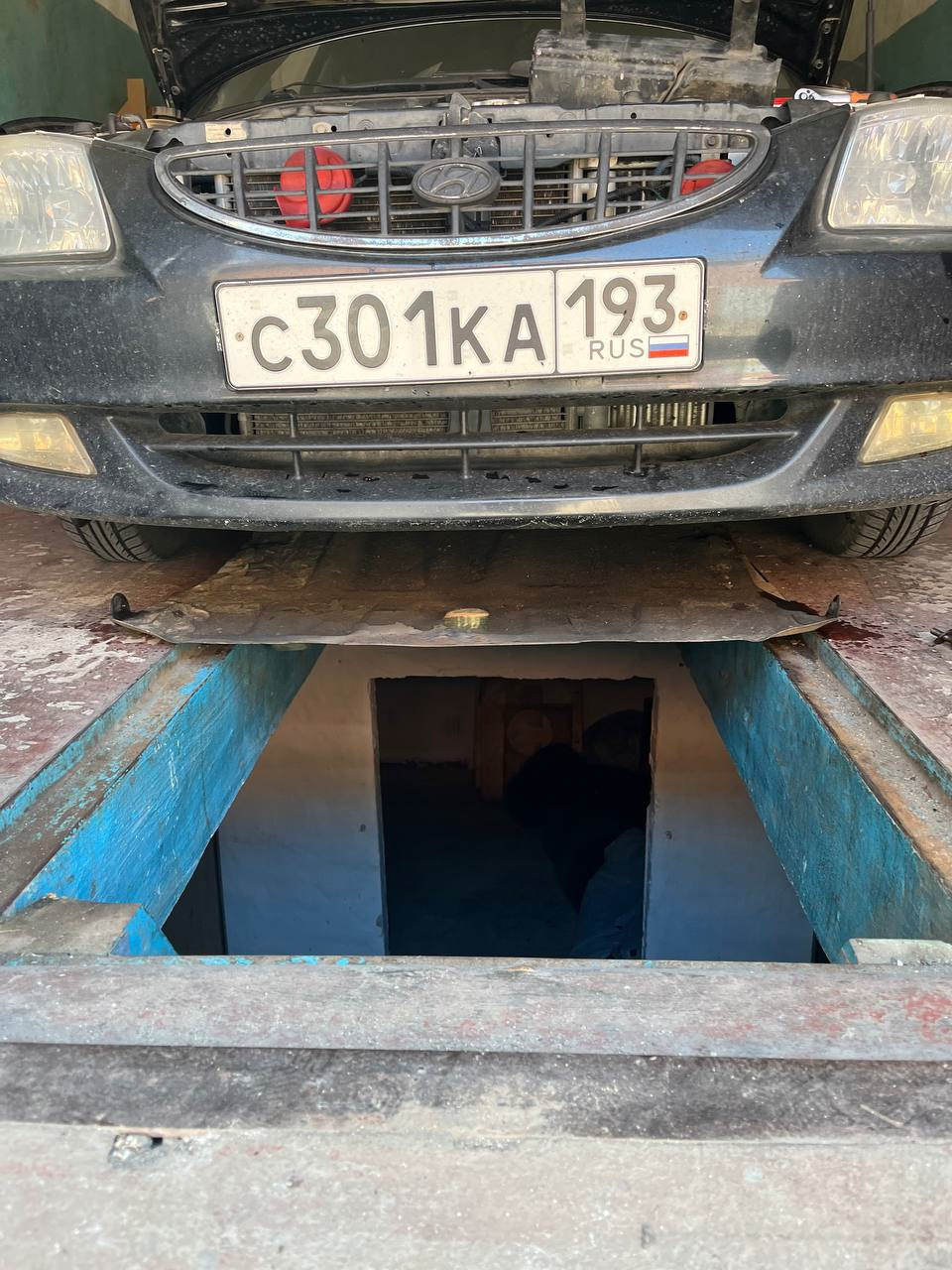 Решил я не снимать защиту, потому как не везет мне на ее установку нормальную поэтому делал так. — Hyundai Accent (2G)