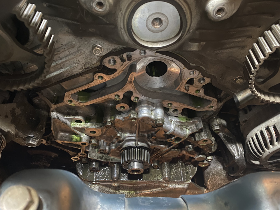 без помпы — Mitsubishi Outlander XL