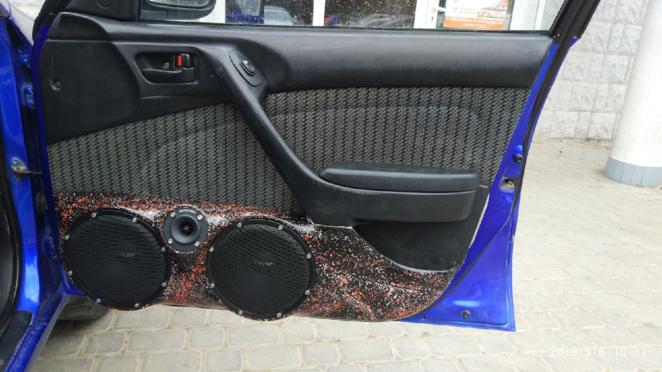 Стоят уже) — Toyota Carina E