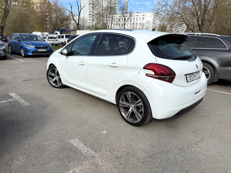 Фото в бортжурнале Peugeot 208 (1G)