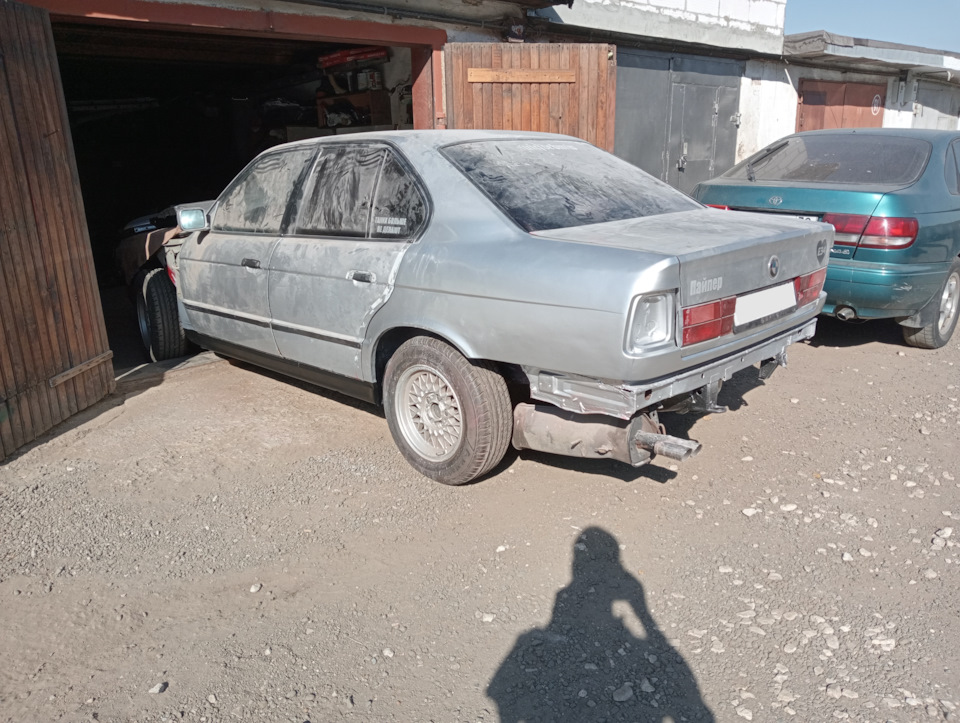 6 — BMW 5 series (E34)