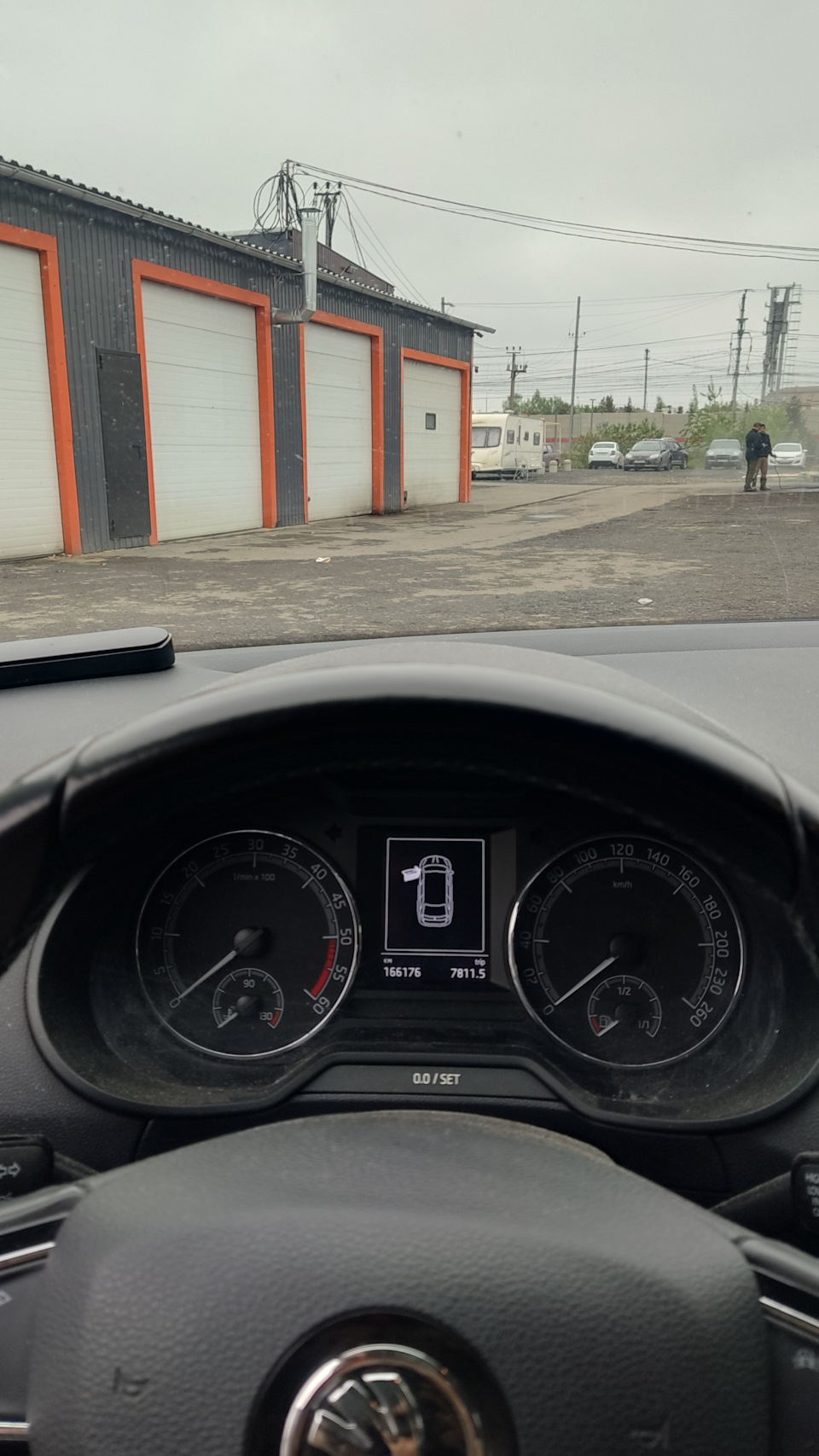 Пробег — Skoda Octavia Combi A7 Mk3. Запчасти на фото: 166176