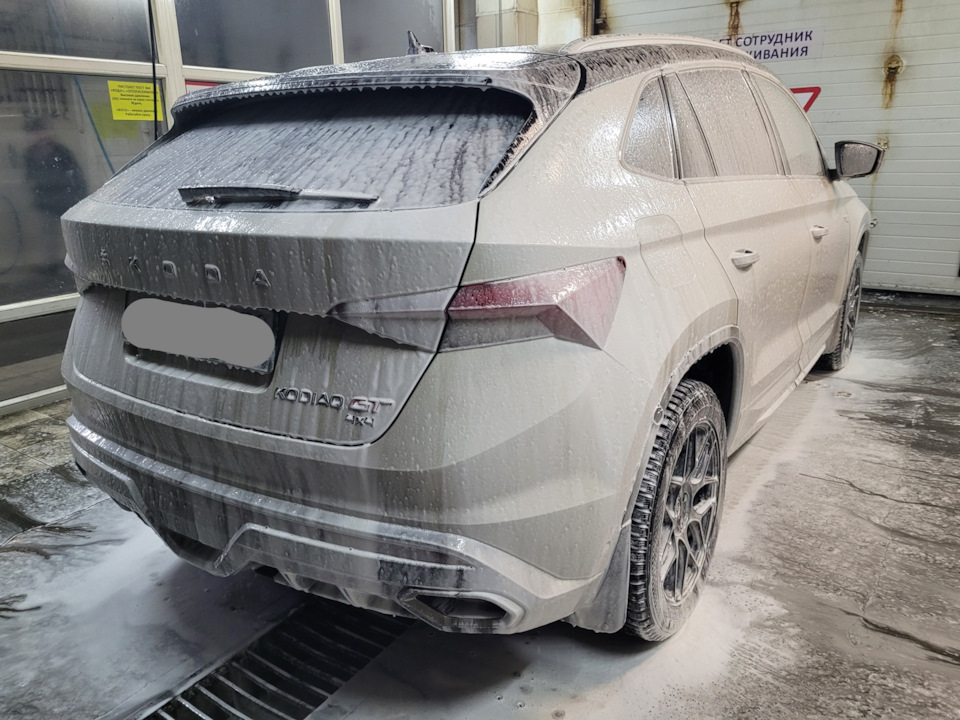 На мойке вид сзади. Все же это самый выигрышный вид, что не говори. — Skoda Kodiaq GT
