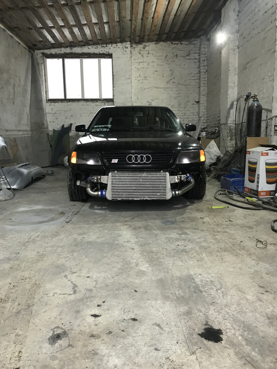 Заехал в гараж для начала примерок ) — Audi S6 (C4)