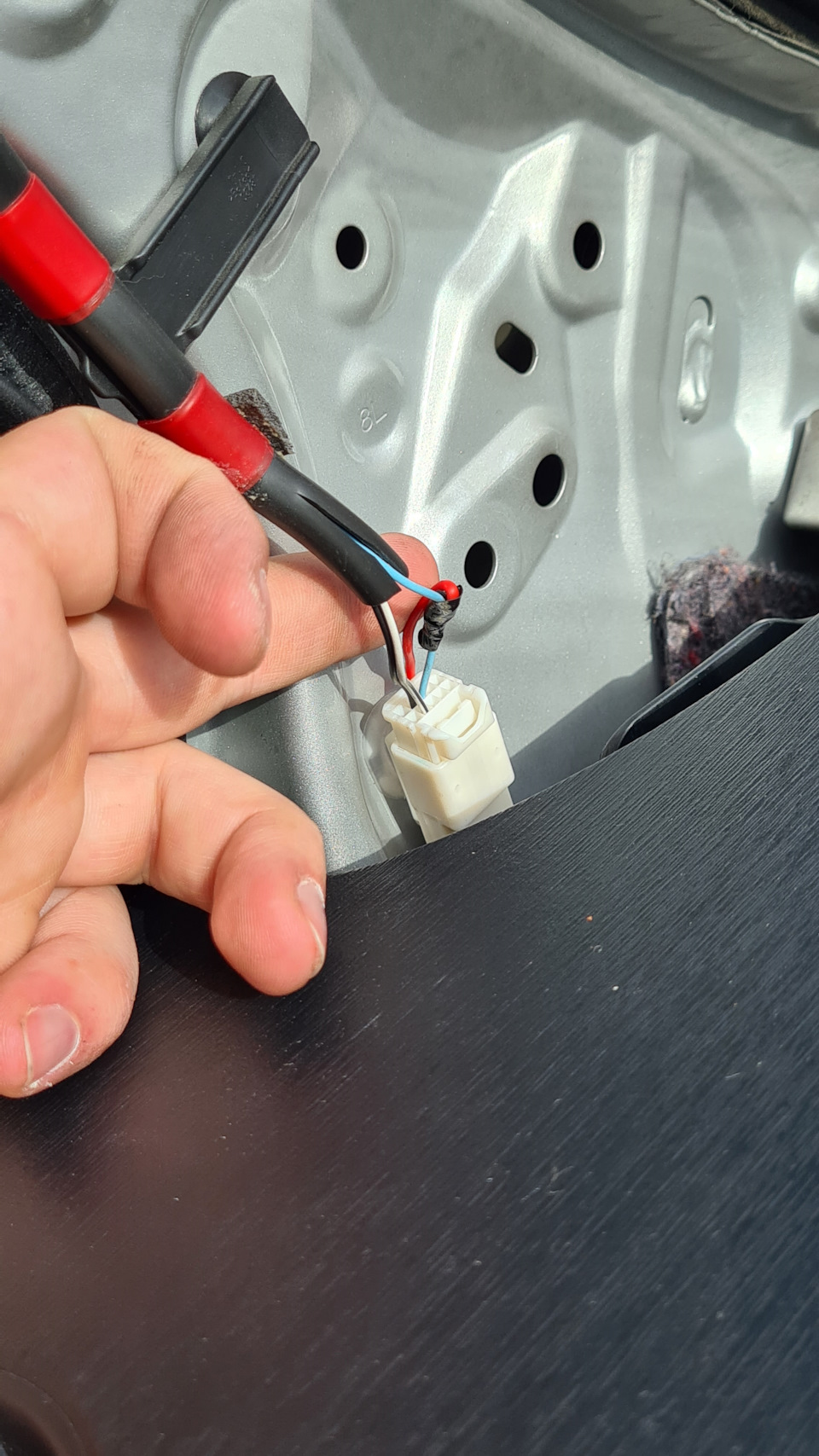 Плюс взял с подсветки плафона — Toyota Vitz (130)