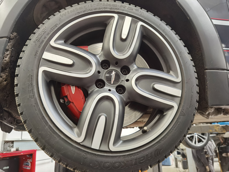 Тормозит потрясающе. 6-ти поршневые Brembo в стоке — MINI John Cooper Works GP (R56)