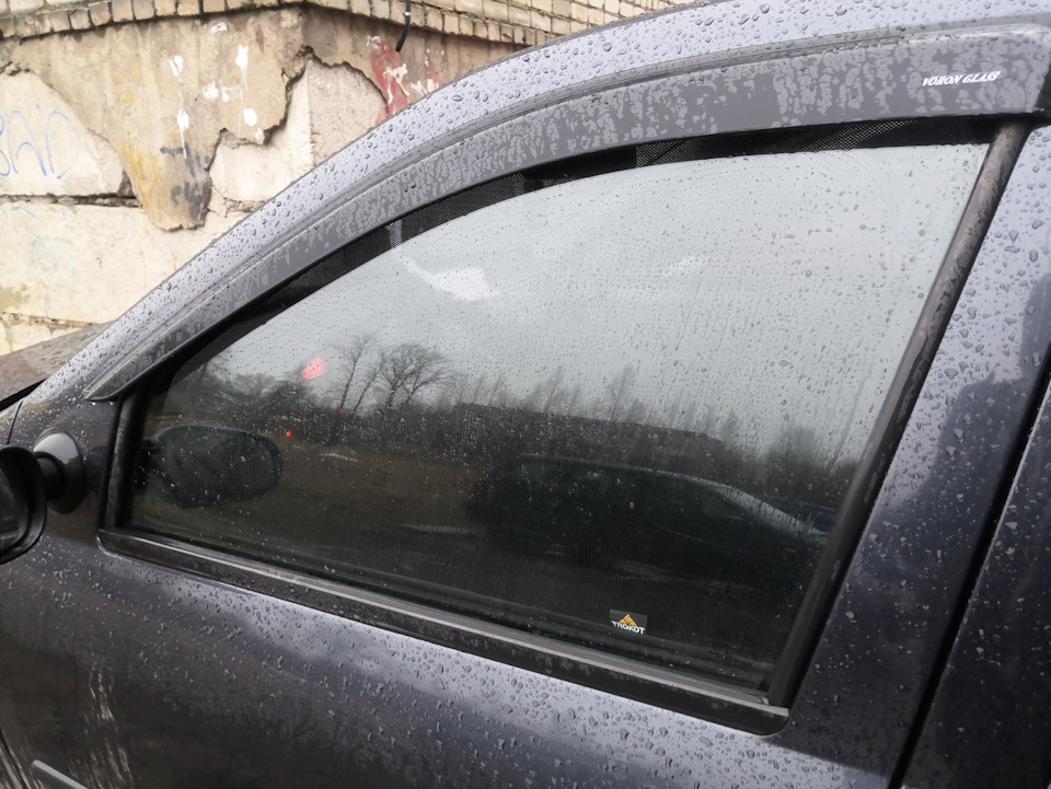 Со шторкой — Renault Logan (1G)