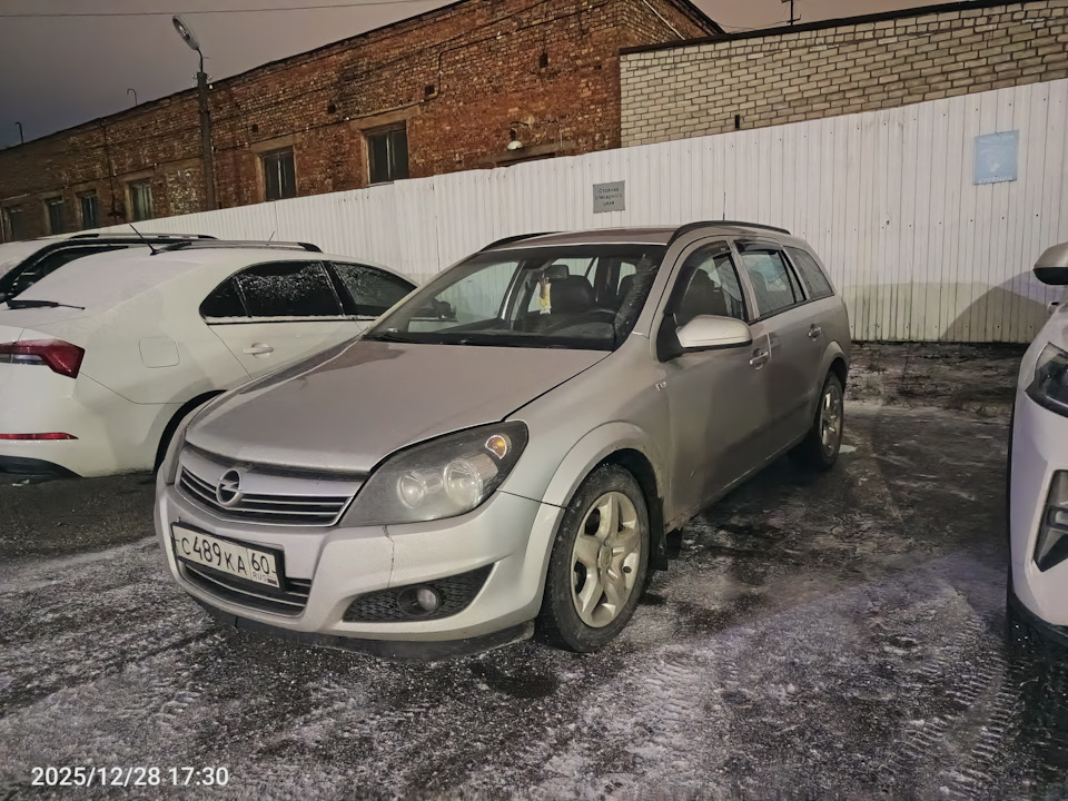Ждет, пока мы выбираем ей замену. — Opel Astra H