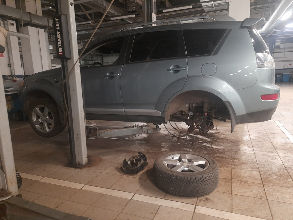 Фото в бортжурнале Mitsubishi Outlander XL