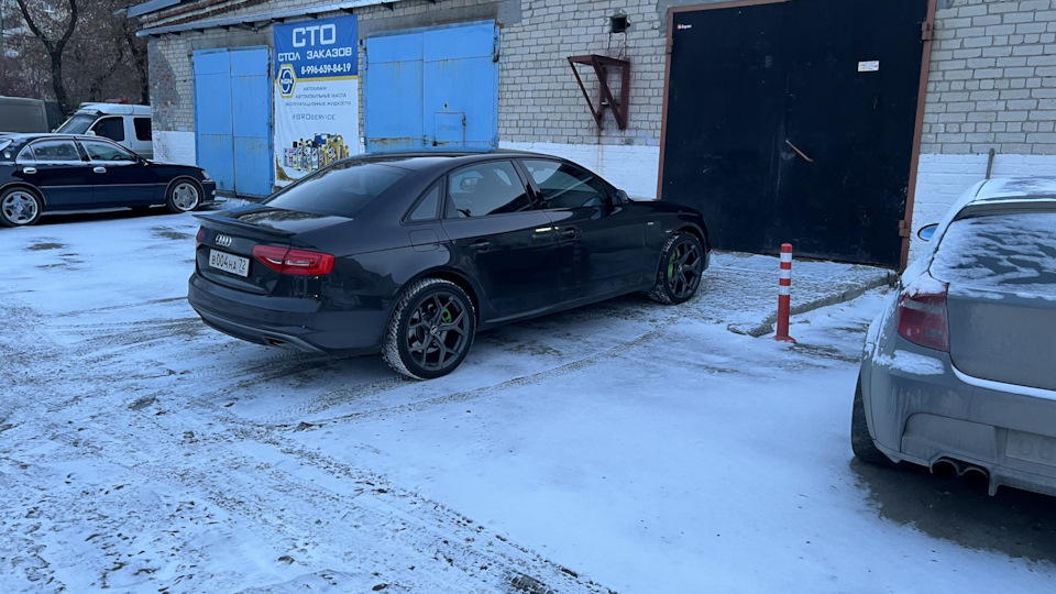 Ждемс — Audi A4 (B8)