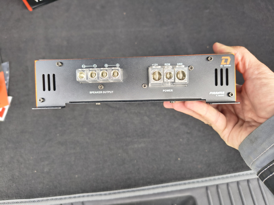 Выход на колонки или на активный сабвуфер, а так же питание усилителя. — Omoda C5 (1G)