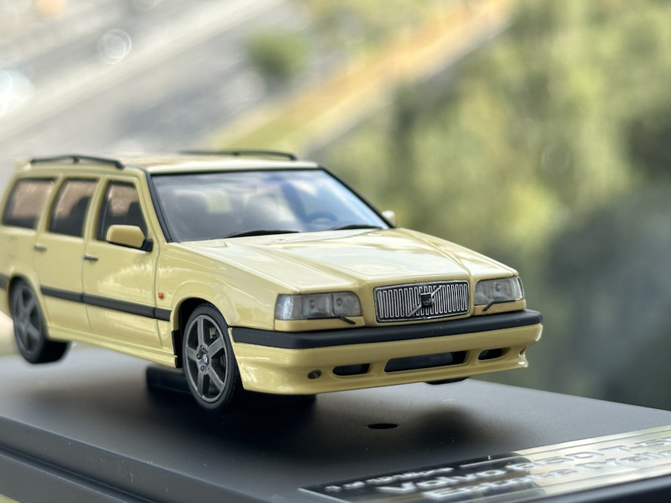 送料無料】1/43 HPI VOLVO ボルボ 850 T-5R Estate Yellow hpi ボルボ